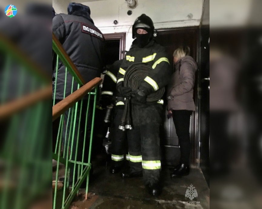 В многоэтажном доме Мичуринска случился пожар